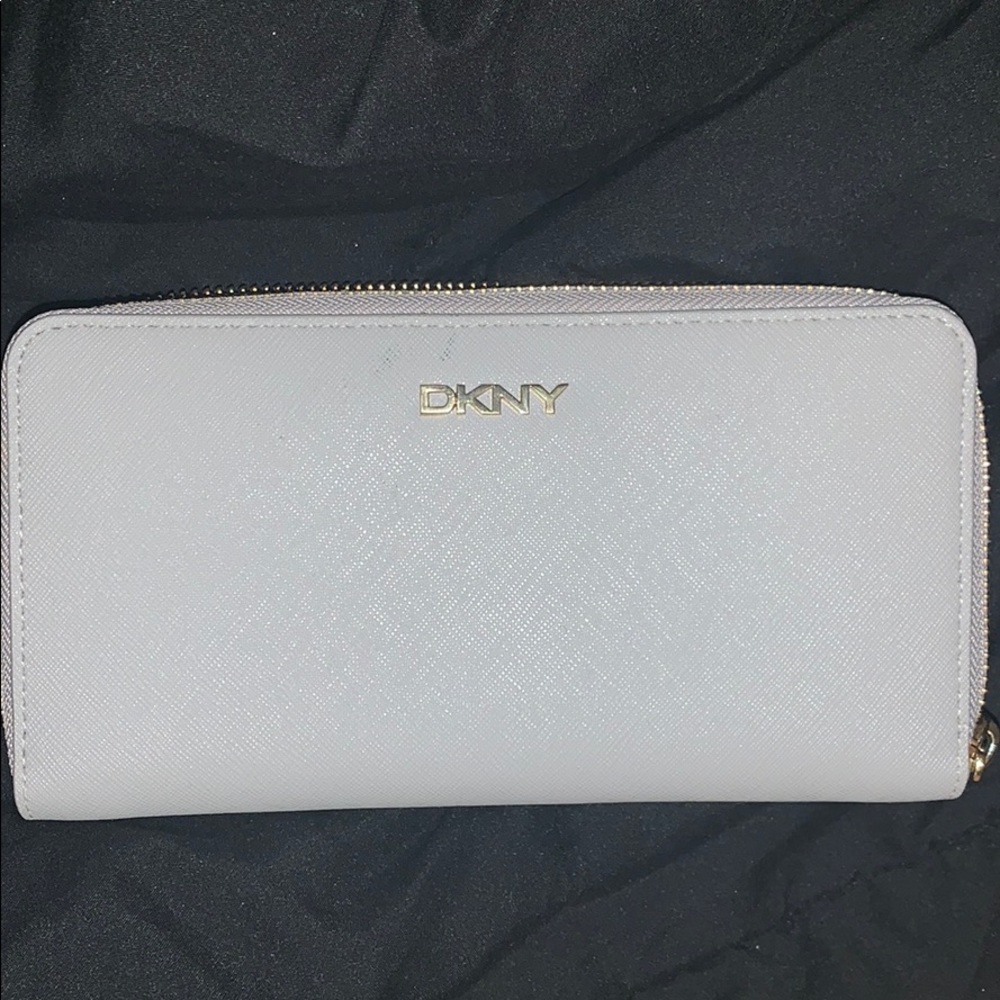 dkny wallet